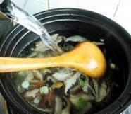 酸辣香菇豆腐汤的做法步骤4