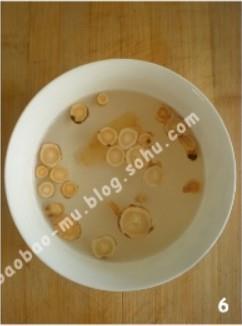 黄芪天麻干蘑鸡架汤的做法图解6