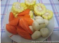玉米胡萝鲫鱼汤的做法步骤3