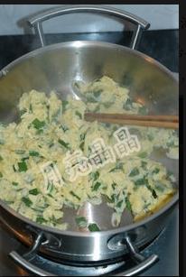 虾皮韭菜炒鸡蛋的做法步骤6