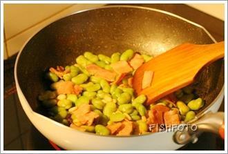 培根炒蚕豆的做法步骤8