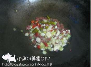 双椒熏肉汤面的做法步骤1