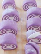 紫薯花卷的做法图解2