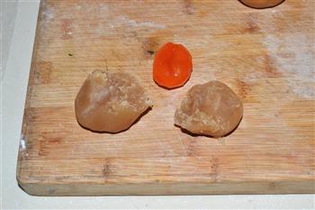 自制广式莲蓉蛋黄月饼的做法步骤5