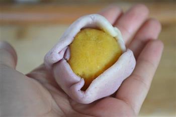 自制紫薯酥皮蛋黄月饼的做法步骤14