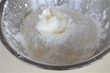 自制紫薯酥皮蛋黄月饼的做法步骤5