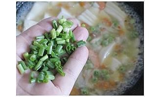 鲜菱虾仁豆腐汤的做法步骤10