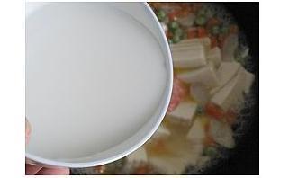 鲜菱虾仁豆腐汤的做法步骤9