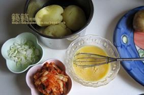 韩式泡菜薯饼的做法步骤1