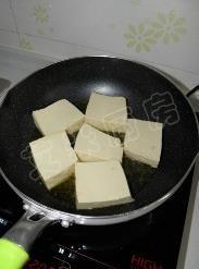 鱼头炖豆腐的做法步骤3