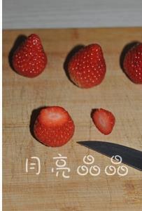 草莓圣诞老人的做法图解3