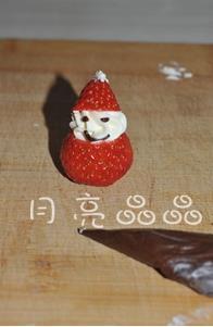 草莓圣诞老人的做法步骤5