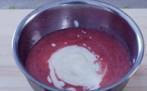 草莓酸奶慕斯蛋糕的做法图解2