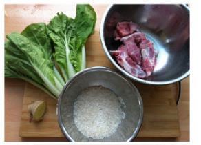 肉骨头青菜粥的做法步骤1