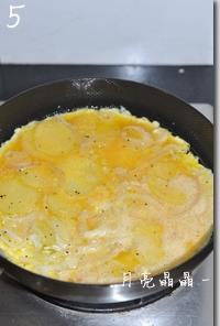 西班牙土豆煎蛋饼的做法步骤5