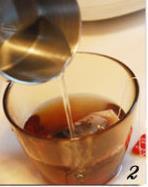 奶沫鸳鸯奶茶的做法步骤1