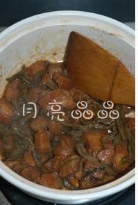 豇豆干红烧肉的做法步骤8