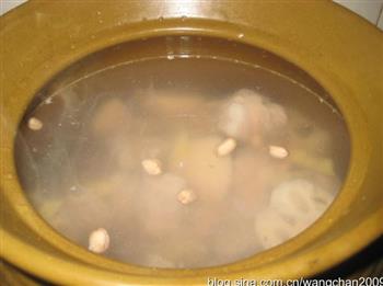 花生莲藕排骨汤的做法步骤1