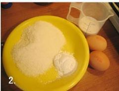 清香蛋白椰丝球的做法步骤2