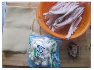 鸭掌菌菇千张汤的做法步骤1