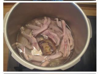 鸭掌菌菇千张汤的做法步骤2