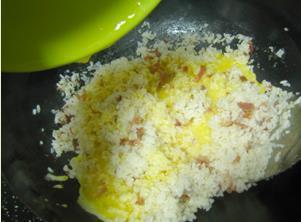 培根蛋炒饭的做法步骤3