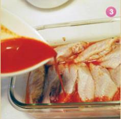 韩国泡菜桂花香烤鸡翅的做法步骤3