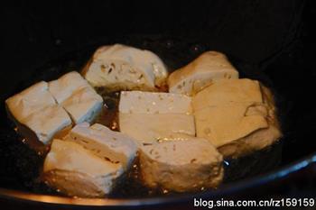 臭豆腐肥肠煲的做法步骤3