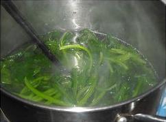 猪肝菠菜汤的做法步骤3