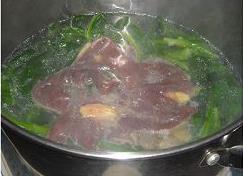 猪肝菠菜汤的做法步骤4