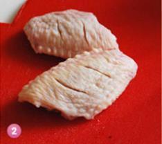 客家菜改良来的花雕盐焗鸡翅的做法步骤2