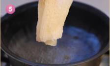 日式鲜虾味增汤的做法步骤5