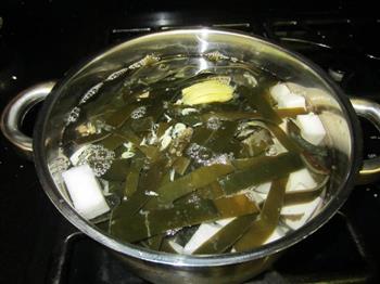 薏米萝卜海带汤的做法步骤2