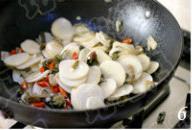 腌菜土豆烧肉片的做法步骤6