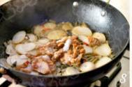 腌菜土豆烧肉片的做法步骤8