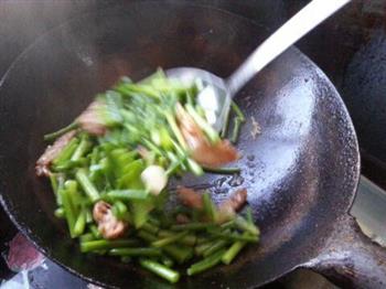 蒜苔炒肉的做法步骤4