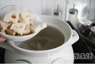 莲藕海带鱼汤的做法步骤3
