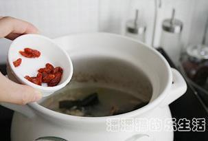 莲藕海带鱼汤的做法步骤5