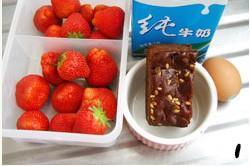 草莓枣糕布丁的做法步骤1