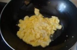 胡萝卜炒鸡蛋的做法图解2