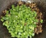 榄菜肉末四季豆的做法图解10