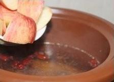 苹果花生芡实鸡爪汤的做法步骤8