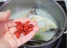 冬瓜鱼头汤的做法步骤8