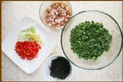 榄菜肉丁炒豇豆的做法步骤1