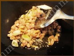 榄菜肉丁炒豇豆的做法步骤3