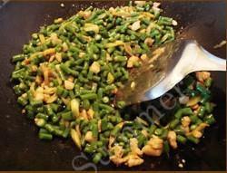 榄菜肉丁炒豇豆的做法步骤4