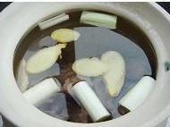 玉米葫芦瓜排骨汤的做法图解3
