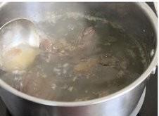 鲜菇猪红汤的做法图解2