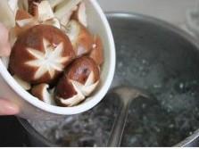 鲜菇猪红汤的做法图解6