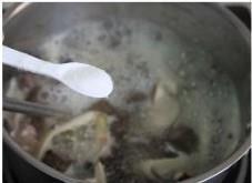 鲜菇猪红汤的做法图解9